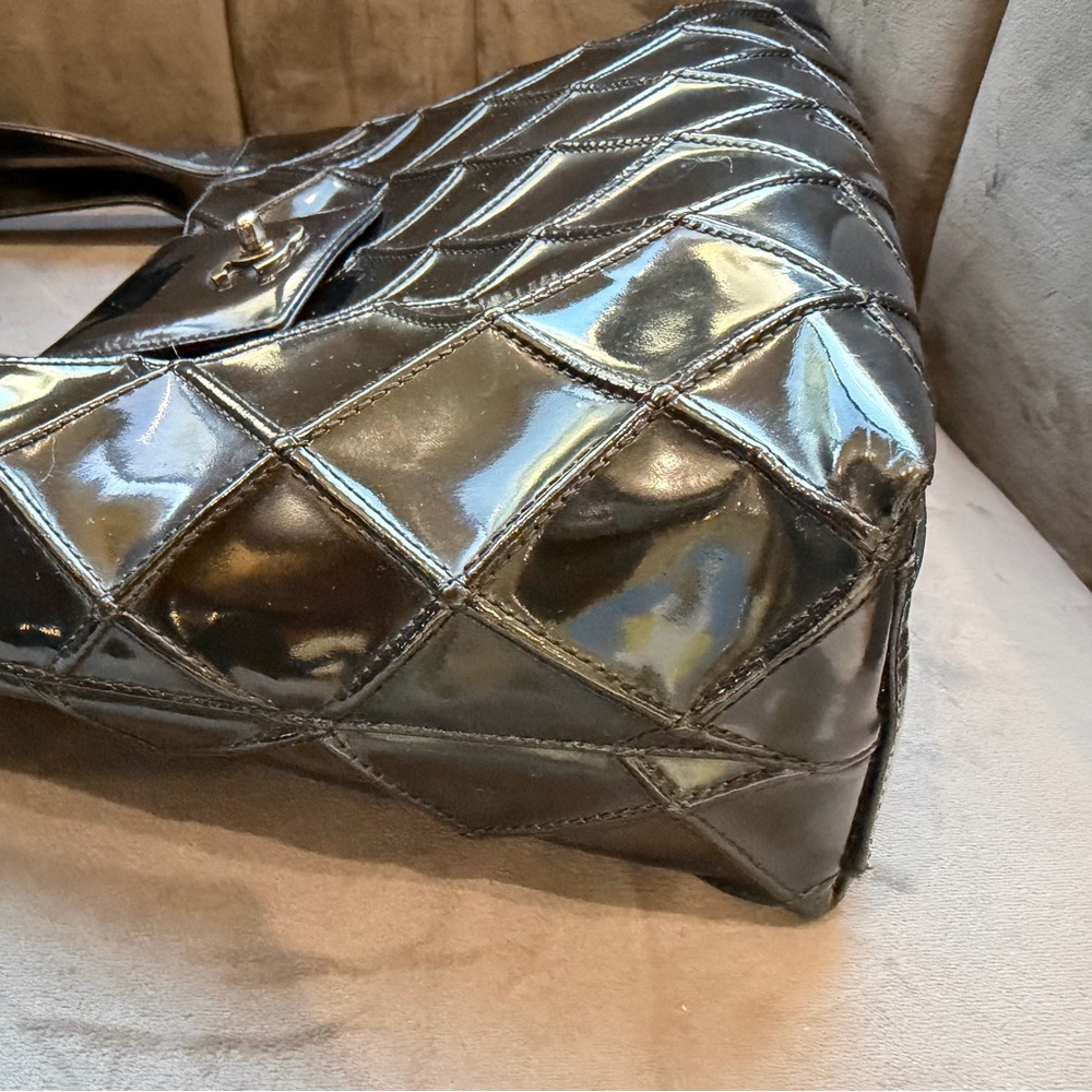 CHANEL Vintage Kelly Tote Turn Lock Shoulder Bag - Picture 7 of 17